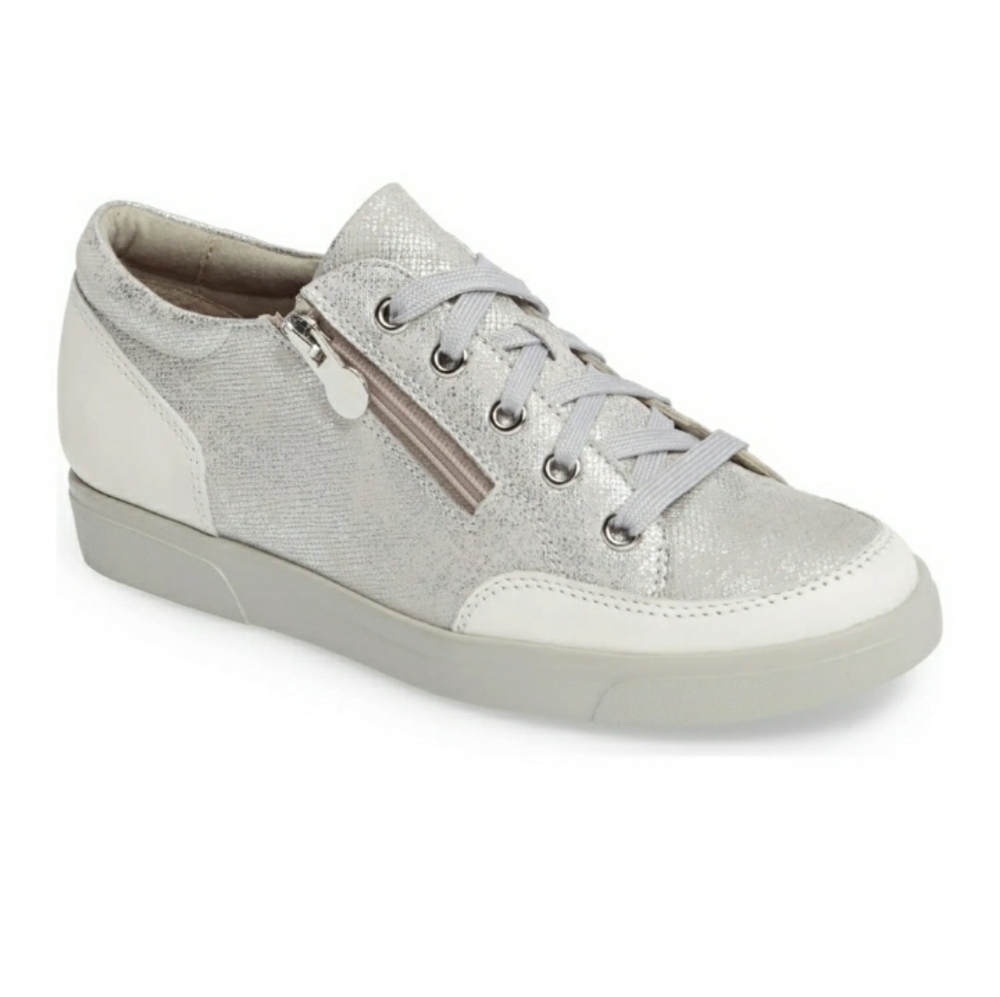 Munro Gabbie Shoes Lace Up Light Gray Sneakers Size 11 M